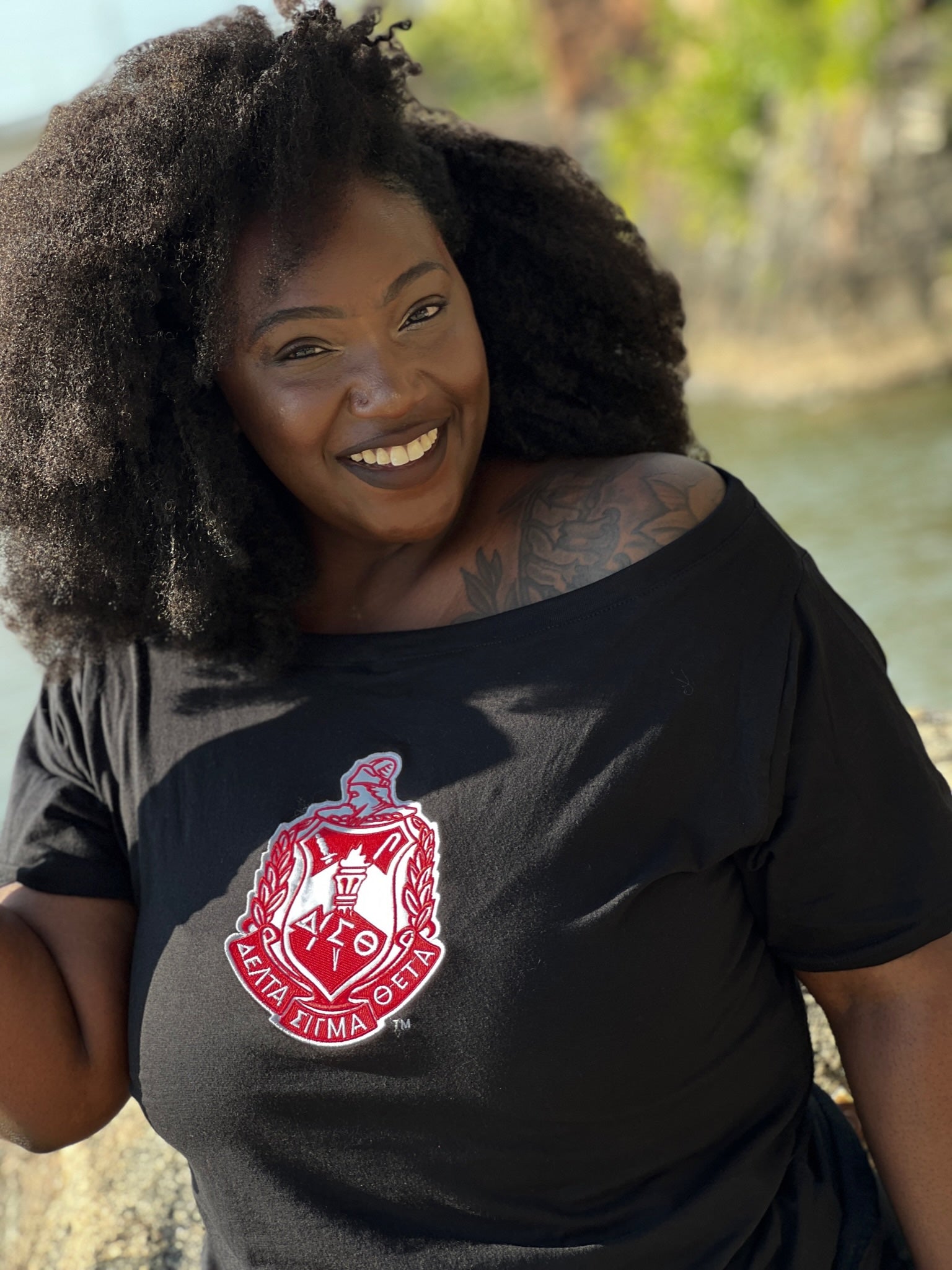 Delta off shoulder Tee