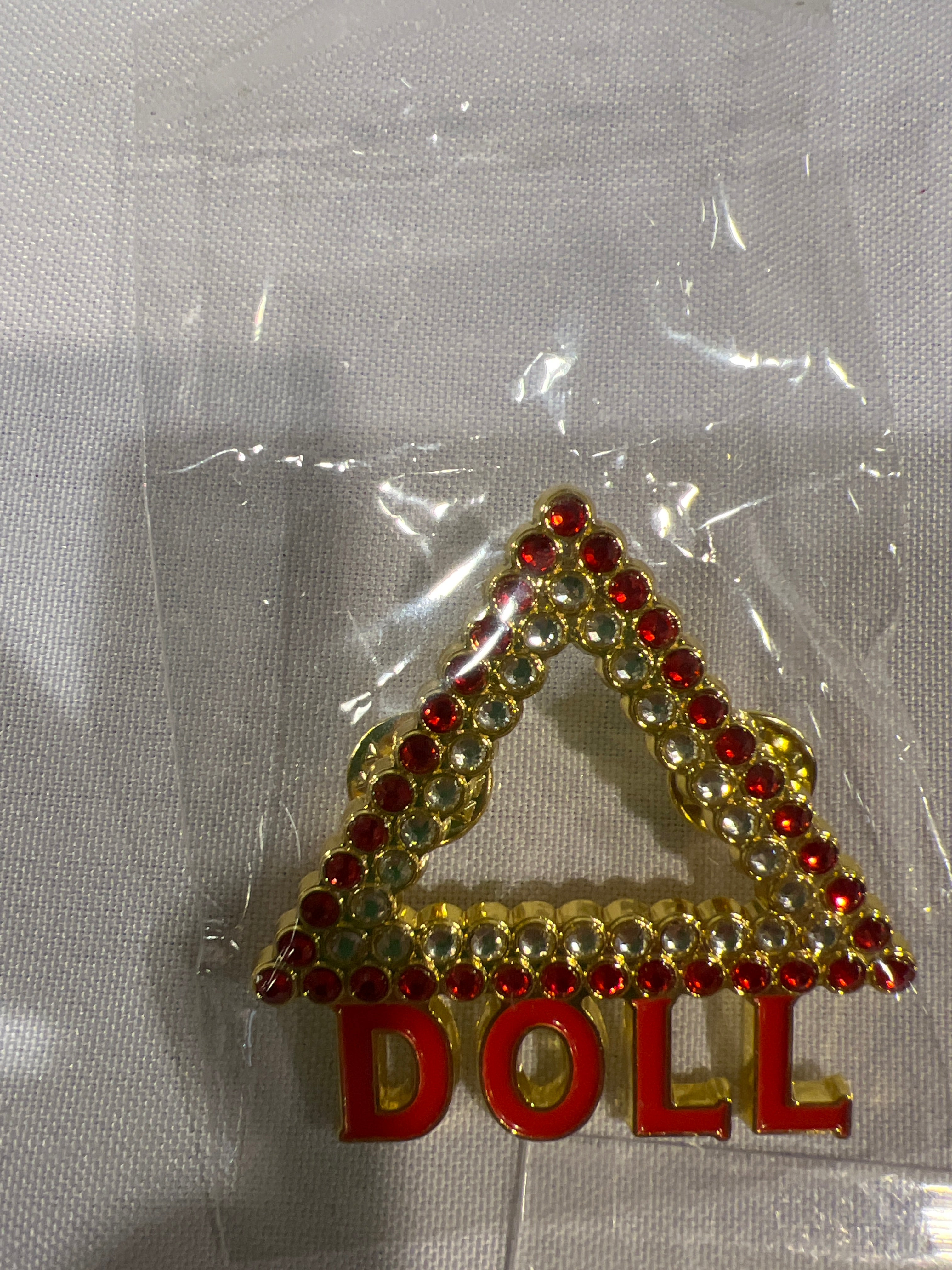 Delta brooches