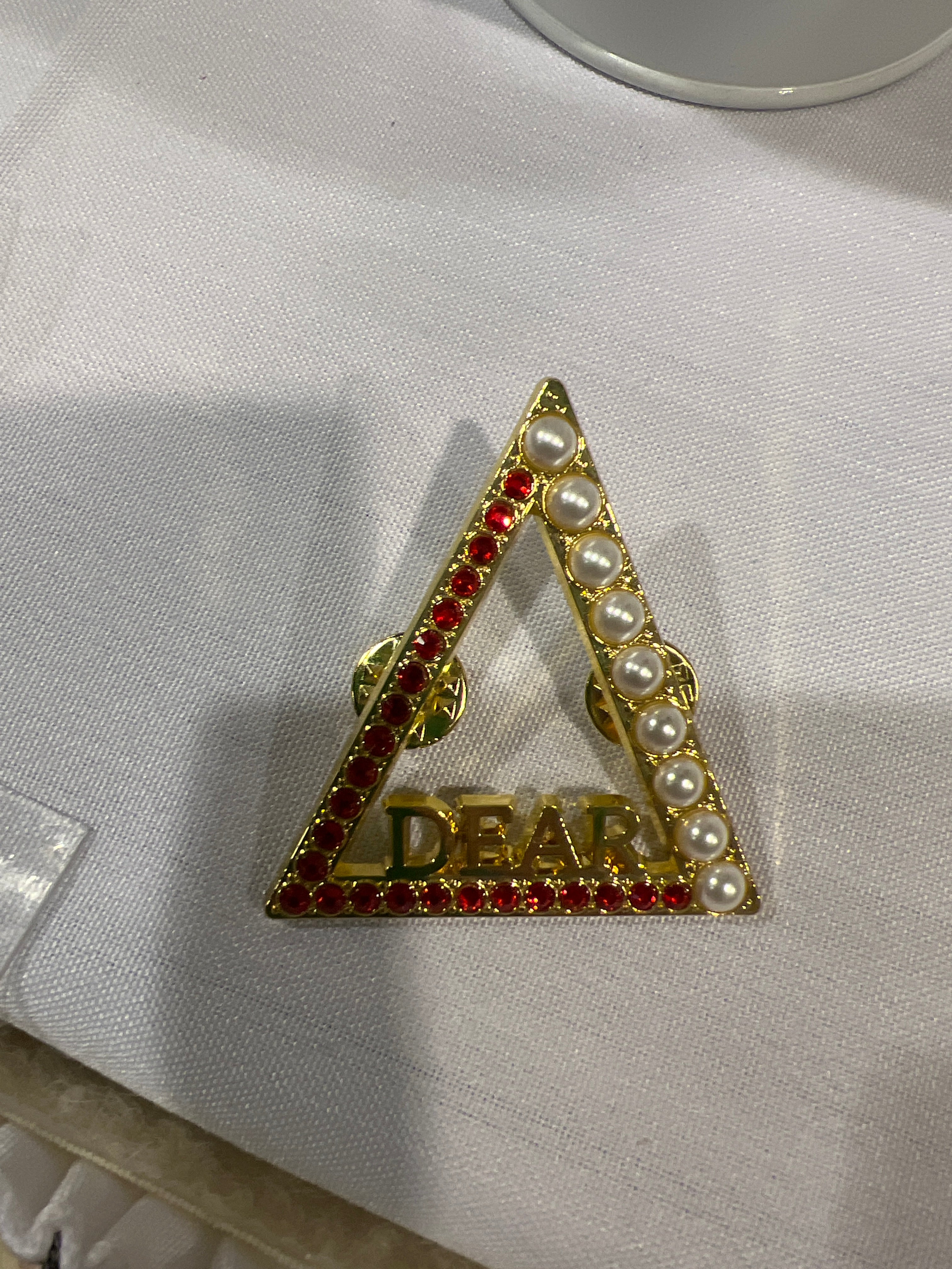 Delta brooches