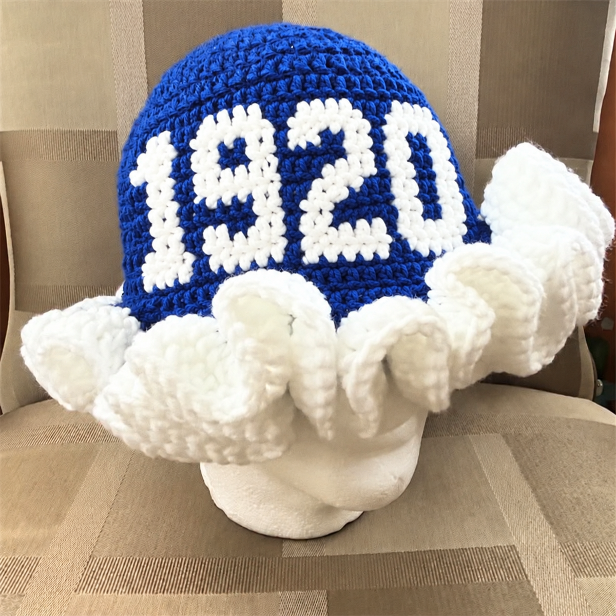 Zeta  crochet ruffle hat
